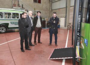Rafa Simó visita nuevos autobuses (13)