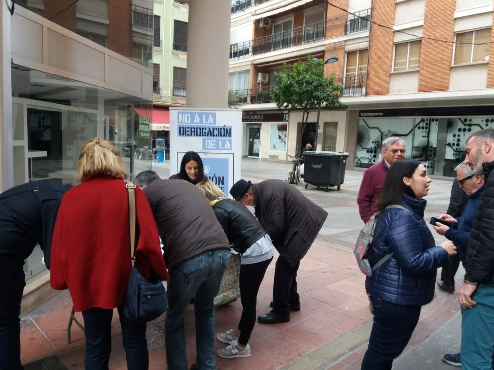 Recogida firmas Burriana (2)