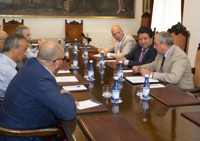 Renión donde la comisión de expertos ha presentado las concluisones sobre el fraking.