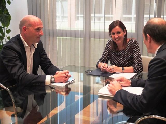 Reunión del alcalde de Nules con la conselleria de Educación, Mª José Catalá. 26/09/2013. AYUNTAMIENTO DE NULES