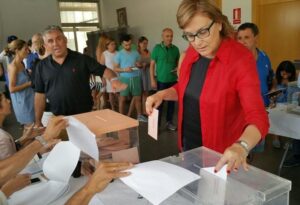 Safont, alcaldesa Burriana, votando