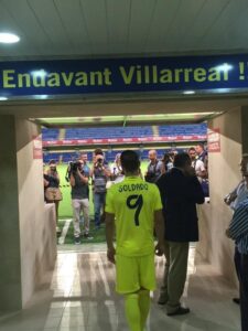 Mucha expectación en el campo para ver al mejor fichaje del Villarreal esta temporada.