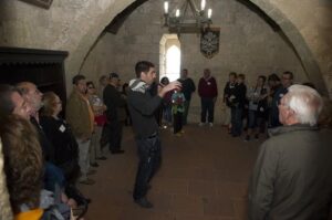 Turistas visitando el Castillo de Peñíscola