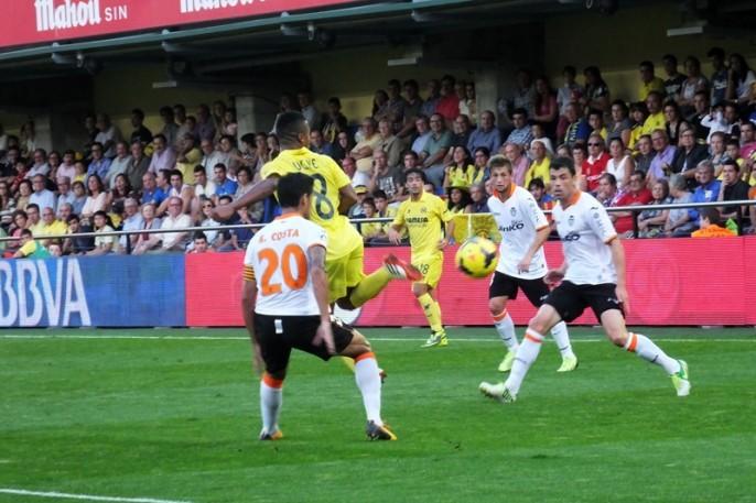 El nigeriano Uche abrió la cuenta goleadora ante el Valencia. FOTO: RAMÓN CLARAMONTE