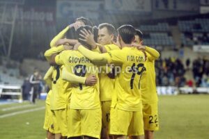 Los jugadores celebran el solitario gol anotado por Gerard Moreno. FOTO: LPF