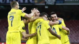 Los jugadores del Villarreal celebran el gol del empate en San Paolo. FOTO: UEFA