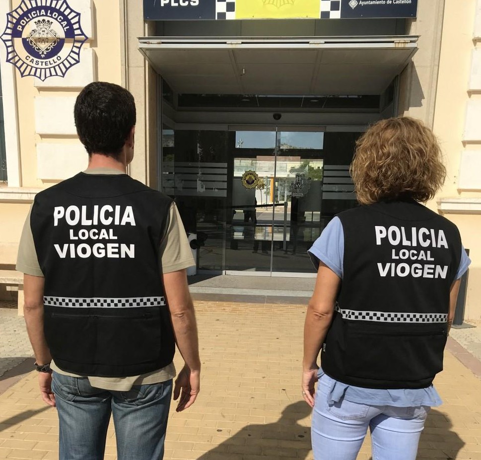 Viogen frente a la Central de la PolicÌa Local de CastellÛn
