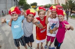 Los más pequeños no se quisieron perder la oportunidad de apoyar a la ÑBA. FOTO: FEB