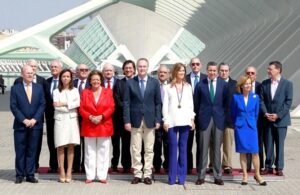 Alberto Fabra reunido con todos los representantes.