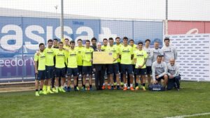 La primera plantilla ha recibido la visita de los representantes del proveedor médico oficial del club. FOTO: VILLARREAL CF