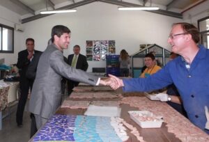 Bataller durante la visita a las instalaciones de Afanías.