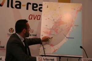 Durante la explicación de los acceso al puerto.