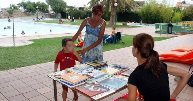 Panorama Medieval magician Onda abre una biblioteca infantil en la piscina municipal para reforzar el  hábito de la lectura - Castellon Información