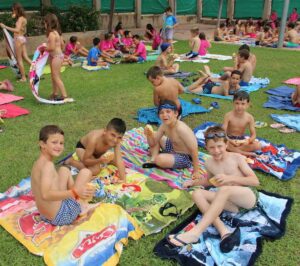 campus-esmorzar-piscina