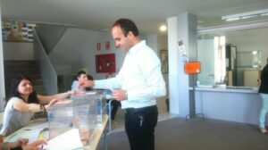 candidato ciudadanos vila-real votando