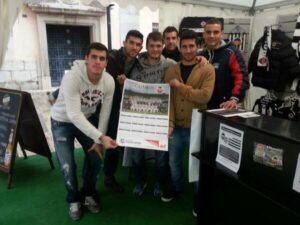 Varios jugadores del Castellón en la Carpa Albinegra.