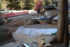 Restos de la muralla en las obras del Tram.