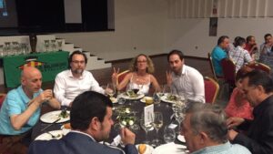 La cena fue amena y en ella se realizó la entrega de premios y placas.