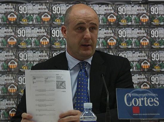 David Cruz con el trofeo de subcampeón de la Copa RFEF.