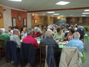 Comida celebrada por los miembros de la asociación La Murà, que ha contado con la participación del alcalde, José Benlloch y concejales de la corporación municipal.
