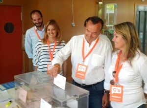 Lorenzo votando esta mañana