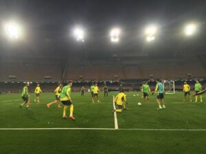 el villarreal entrenando en el campo del nápoles