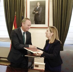 Con la ministra de Fomento, Ana Pastor.