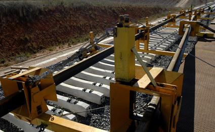 Descaraga y clavado de carril en vía 1. Tramo Gabaldón - Valencia.