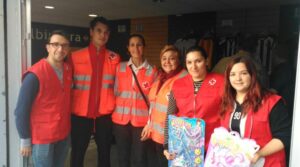 Antes del partido se recogieron juguetes para Cruz Roja. FOTO: CD CASTELLÓN