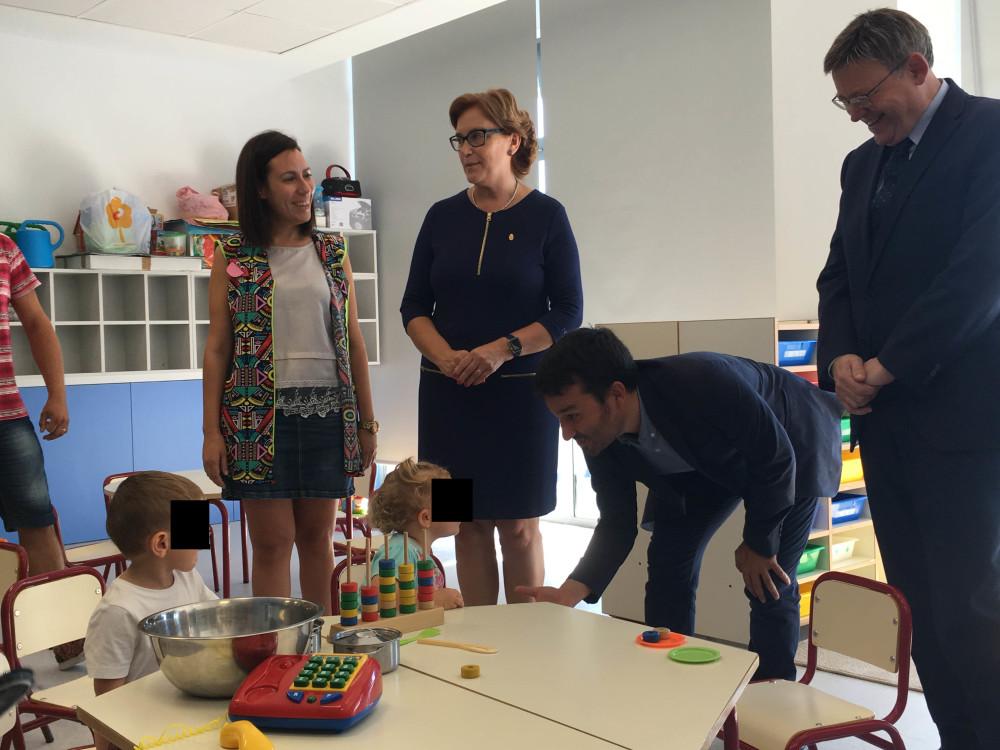 marza saluda a niños