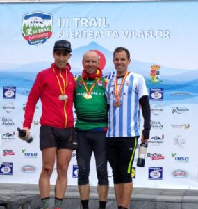 Los tres primeros clasificados de la prueba.