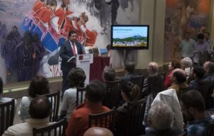 moliner presenta el libro Camins del Penyagolosa
