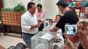 moliner votando el 26 junio