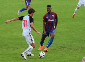 Nico Kata fue el jugador local expulsado en el minuto 83. FOTO: FCF