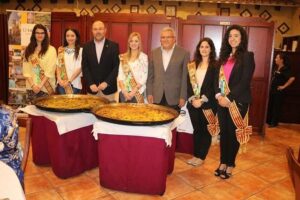 obiol y batalla con la reina y damas de las fiestas de vila-real