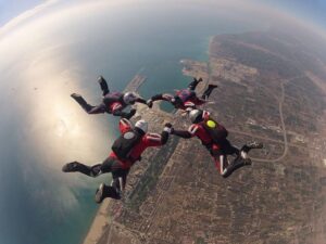 paracaidistas en el aeródromo del grau