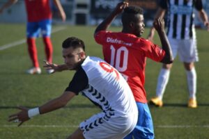 Ruben Fonte, en plena acción en Ibi. FOTO: CD CASTELLÓN