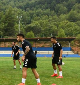 El Castellón se ejercitó esta martes en el campo municipal de La Pobla Tornesa. FOTO: CD CASTELLÓN