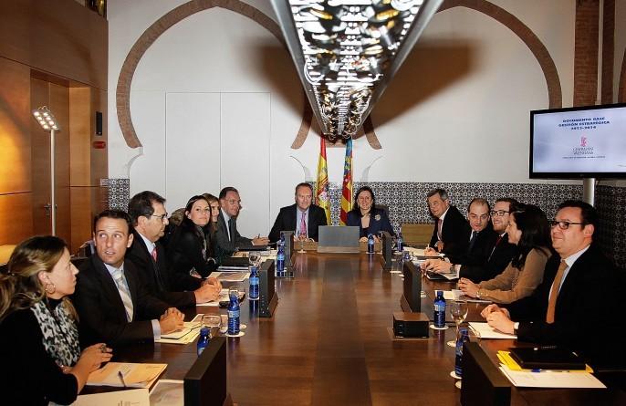 El President de la Generalitat, Alberto Fabra, preside la reuniÃ³n de trabajo la consellera de EducaciÃ³n, Cultura y Deporte, MarÃ­a JosÃ© CatalÃ¡, y su equipo directivo. 10/01/2013. Foto: Calahorro (GVA).