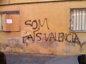Pintada en el lateral de la sede del PP en Castellón.