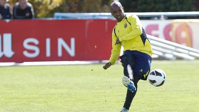Marcos Senna podría regresar al once ante al Alcorcón si Bruno es baja por sanción. FOTO: villarrealcf.es