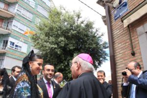 Se trata de un pasaje que cruza desde el rabal de Sant Pasqual hasta la calle de Joan Fuster. El nombre es un homenaje al padre Antoni M. Marcet, que trabajó desde 1948 al lado de la comunidad de las Hermanas Clarisas. El pasado mes de abril el plenario aprobó esta propuesta a petición del monasterio de Sant Pasqual, las Hermanas Clarisas, el grupo de voluntariado de Sant Pasqual y la asociación cultural Amics del Museu Pouet del Sant.