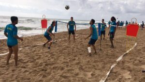 La plantilla estuvo trabajando en la playa de El Saler durante la mañana. FOTO: VILLARREAL CF