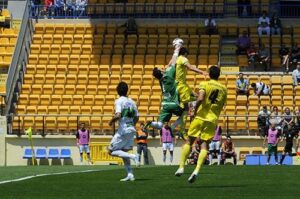 El Villarreal da un paso atrás en sus aspiraciones por lograr el ascenso directo, tras la derrota de este domingo. FOTO: JOSÉ SALLA