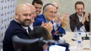 Autoridades presentes  en el acto que levantó una gran expectación. FOTO: VILLARREAL CF