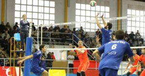 El CV Mediterráno no quiso hacer esperar el ascenso y se adjudicó el primer set.