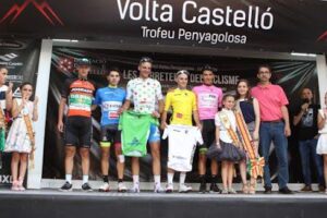 Cuadro de vencedores de la primera etapa de la Volta a Castelló. FOTOS:  ÓSKAR MATXÍN Y MIGUEL ENA