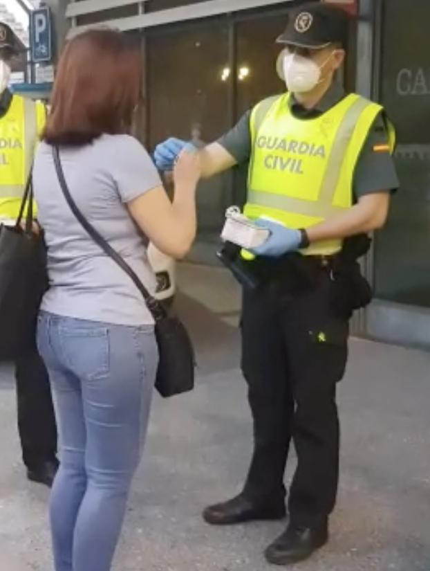 El Gobierno reparte mascarillas en la C.Valenciana