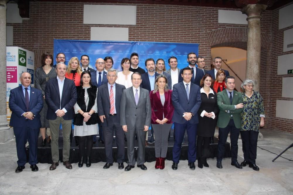 17-12-19 Amparo Marco foto de grupo FEMP