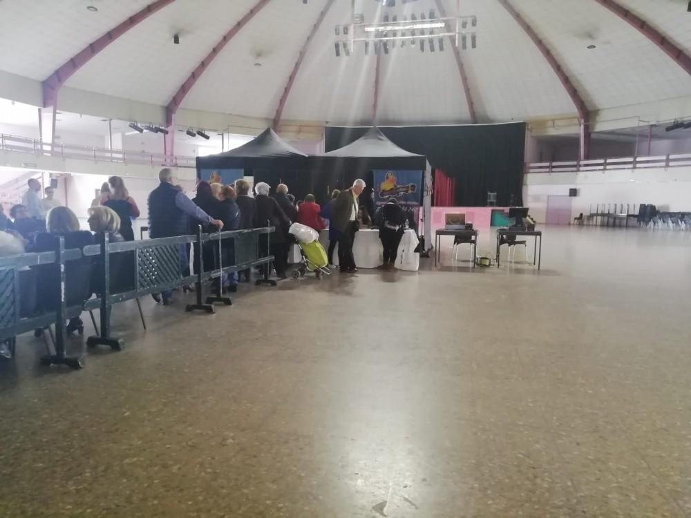 Colas para comprar sillas para Magdalena 2020